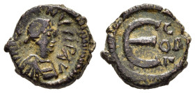 JUSTIN I (518-527). Pentanummium. Constantinople. 

Obv: Diademed, draped and cuirassed bust to right. 
Rev. Large Є; before, C/O/N and Δ. 

SB 74.

C...