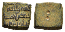 ISLAMIC WEIGHTS. Umayyads or Abbasids 5 Qirat AE weight. 

Square shaped; inscription in Kufic on top.

Condition: Very fine.

Weight: 0,91 g.
Diamete...