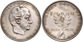 Frankfurt, Stadt. 
Medaillen auf Johann Wolfgang von Goethe. Silbermedaille 1932 (v. Georgi) auf seinen 100. Todestag, i. Rd: BAYER. HAUPTMÜNZAMT SIL...