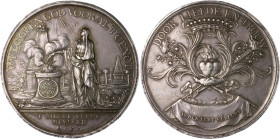 Silbermedaille graviert 1753 (v. Holtzhey) auf die Silberhochzeit. Rf. 62,1&nbsp;mm, 74,19&nbsp;g. . 

ss