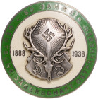 Medaillen und Abzeichen. 
Abzeichen (v. Wernstein, Jena) auf 50 Jahre Deutsche Jägerschaft Ostpreußen 1888-1938. weiß-grün emailliert, mit intaktem N...