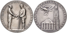 Medaillen von Karl Goetz. 
Silbermedaille 1933 Hitler / Hindenburg - Der Tag von Potsdam 21.3., i. Rd: BAYER. HAUPTMÜNZAMT FEINSILBER. Kienast&nbsp;4...