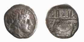 MACEDONIA - OLYNTHOS - LEGA CALCIDICA (circa 432-348 a.C.) TETROBOLO gr.2,2 - D/Testa laureata di Apollo a s. entro cerchio perlinato R/Lira con intor...