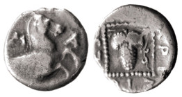 THRACIA - MARONEIA (398-386 a.C.) HEMIDRACMA gr.2,2 - D/Protome equina a d. R/Entro quadrato perlinato grappolo d'uva -Ae - Sng.Cop. 622 qBB/BB