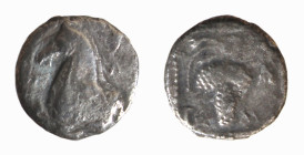 THRACIA - MARONEIA (circa 395-385 a.C.) TETROBOLO gr.2,0 -D/Protome equina a s. R/Entro quadrato incuso e perlinato un grappolo d'uva con in basso a s...