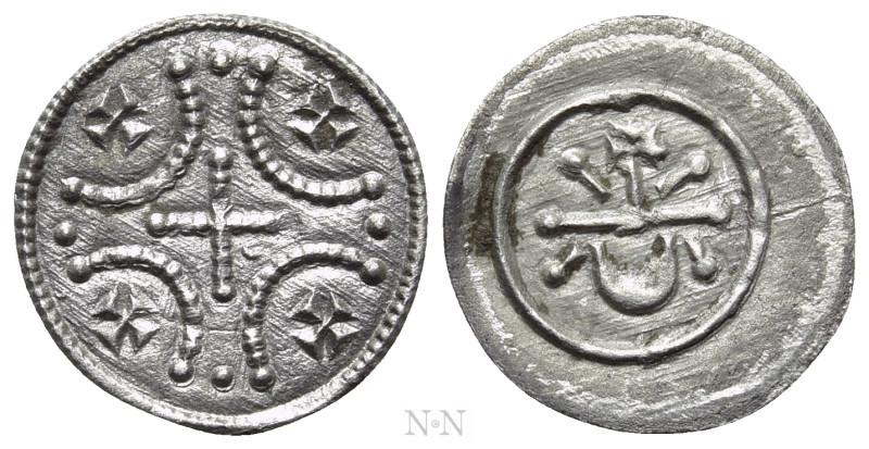 HUNGARY. Geza II (1141-1162). Denar. 

Obv: Cross in centre, with four semicir...