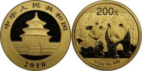 Weltmünzen und Medaillen, China. Panda. 200 Yuan 2010. 15,7 g. 0.999 Gold. 1/2 OZ. KM 1927. FDC