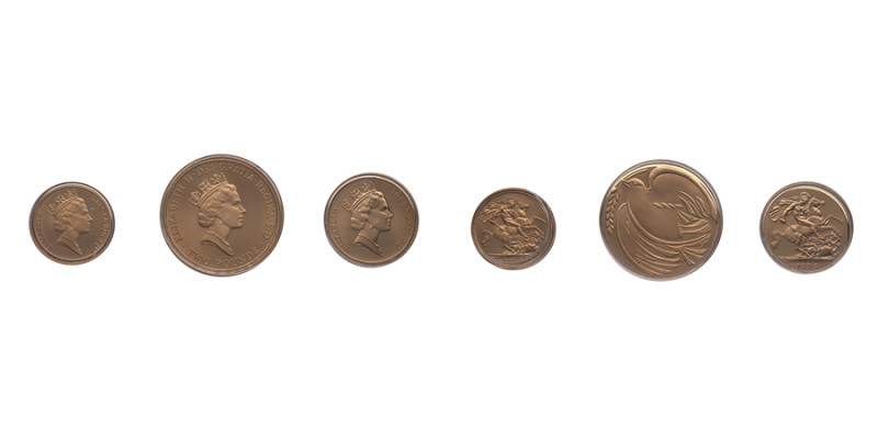 Royaume-Uni, coffret avec 3 monnaies en or, 1/2 Sovereign 3.99 g., 1 Sovereign 7...