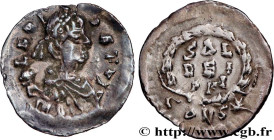 LEO I
Type : Silique 
Date : 457-474 
Mint name / Town : Constantinople 
Metal : silver 
Diameter : 17,5  mm
Orientation dies : 5  h.
Weight : 0,97  g...