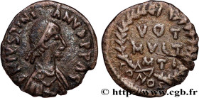JUSTINIAN I
Type : Silique 1er type 
Date : c. 534-539 
Mint name / Town : Carthage 
Metal : silver 
Millesimal fineness : 900  ‰
Diameter : 14,5  mm
...