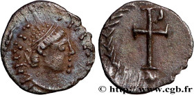 JUSTINIAN I
Type : Quart de silique 
Date : 540-552 
Mint name / Town : Ravenne 
Metal : silver 
Millesimal fineness : 900  ‰
Diameter : 10  mm
Orient...