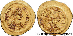 JUSTIN II
Type : Semissis 
Date : 565-578 
Mint name / Town : Constantinople 
Metal : gold 
Millesimal fineness : 1000  ‰
Diameter : 18,5  mm
Orientat...
