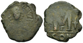 Justinian I (527-565). Æ 40 Nummi (30,1mm, 16.6g). Constantinople. Diademed, draped and cuirassed bust r. R/ Large M flanked by star and cross; in ex....
