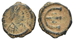 Justinian I (527-565). Æ 5 Nummi (16mm, 1.76g, 6h). Theoupolis (Antioch), AD 542. Diademed, draped and cuirassed bust r. R/ Large Є with cross at cent...
