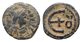 Justinian I (527-565). Æ 5 Nummi (17mm, 2.11g, 11h). Theoupolis (Antioch), c. 546-551. Diademed, draped and cuirassed bust r. R/ Large Є with central ...
