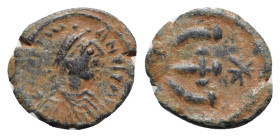 Justinian I (527-565). Æ 5 Nummi (16mm, 1.64g, 6h). Theoupolis (Antioch), c. 551-560. Diademed, draped and cuirassed bust r. R/ Large Є with central c...
