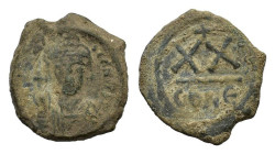 Tiberius II (578-582). Æ 20 Nummi (22mm, 6.00g). Constantinople. Crowned and cuirassed facing bust, holding globus cruciger and shield with horseman m...