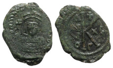 Maurice Tiberius (582-602). Æ 20 Nummi (25mm, 5.45g, 7h). Constantinople, year 16 (598/9). Diademed, helmeted and cuirassed facing bust, holding globu...