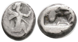 Greek
ACHAEMENID EMPIRE, Time of Darios I to Xerxes II (Circa 485-420 BC) AR Siglos (15.8 mm, 4,6 g)
Obv: Persian king in kneeling-running stance ri...