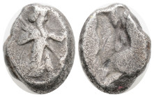 Greek
ACHAEMENID EMPIRE, Time of Darios I to Xerxes II (Circa 485-420 BC) AR Siglos (16,1 mm, 5,3 g)
Obv: Persian king in kneeling-running stance ri...