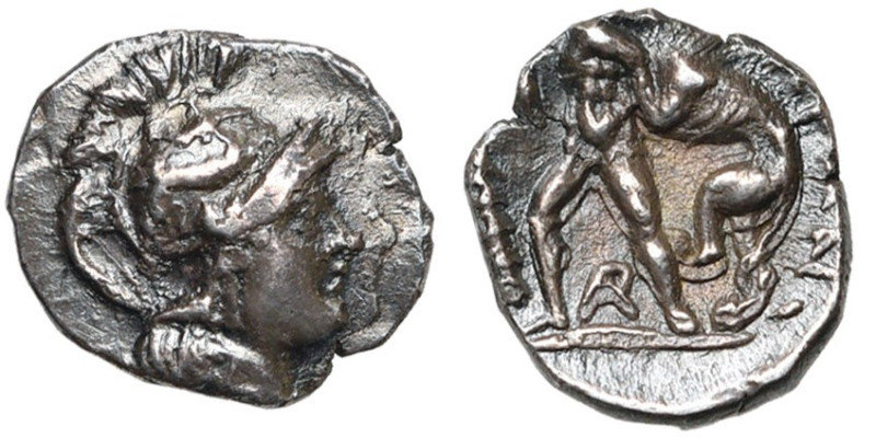 CALABRE, TARENTE, AR diobole, 302-228 av. J.-C. D/ T. d'Athéna à d., coiffée du ...