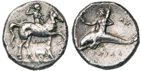 CALABRE, TARENTE, AR nomos, 281-272 av. J.-C. D/ Jeune cavalier se couronnant lui-même, menant son cheval au pas à d. Au-dessus, O. Sous le cheval, ...