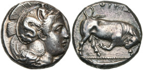 LUCANIE, THOURIOI, AR distatère, vers 350-300 av. J.-C. D/ T. casquée d'Athéna à g., le casque orné de Scylla. A côté de son bras d., un petit skyphos...