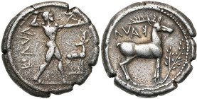 BRUTTIUM, CAULONIA, AR statère, vers 450 av. J.-C. D/ Apollon marchant à d., brandissant un rameau et ten. sur son bras d. tendu une petite figure cou...