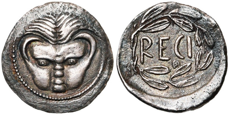 BRUTTIUM, RHEGION, AR litre, 445-435 av. J.-C. D/ Mufle de lion de f. R/ RECI da...