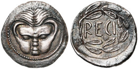 BRUTTIUM, RHEGION, AR litre, 445-435 av. J.-C. D/ Mufle de lion de f. R/ RECI dans une couronne d'olivier. Herzfelder p. 89, B; SNG ANS 651-653; SNG M...