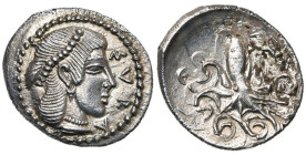 SICILE, SYRACUSE, AR litre, 470-450 av. J.-C. D/ T. d'Aréthuse à d., les cheveux retenus par un collier de perles. Devant, ΣYPA. R/ Poulpe. Boehringer...