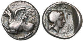 THRACE, ABDERE, AR drachme, 386-375 av. J.-C. D/ Griffon bondissant à g. R/ T. juvénile de Dionysos à d., cour. de lierre, dans un carré entouré de MO...