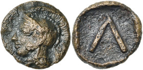ATTIQUE, ATHENES, AE tessère, 343-338 av. J.-C. D/ T. d'Athéna à g., coiffée d'un casque à cimier, avec paragnathides et couvre-nuque. R/ Large Λ dans...