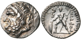 CRETE, GORTYNE, AR drachme, vers 94-86 av. J.-C. Classe D. D/ T. diad. de Zeus à g. R/ Figure masc. deb. de f., ten. une lance et un bouclier posé à t...