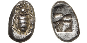 IONIE, EPHESE, AR drachme, vers 480-460 av. J.-C. D/ Abeille vue de dos. R/ Carré creux. Head pl. 5, 8-9; coll. Pozzi 2419; coll. Nivaille 4. 3,53 g. ...