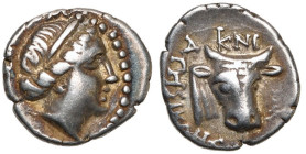 CARIE, CNIDE, AR hémidrachme, 300-225 av. J.-C. D/ T. d'Aphrodite à d., les cheveux repris en chignon, portant boucle d'oreille et collier. R/ T. de t...