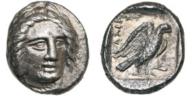 CARIE, HALICARNASSE, AR drachme, 370-350 av. J.-C. D/ T. l. d'Apollon de f., légèrement tournée à d. R/ ALIK-AP Aigle à d., les ailes déployées. Dans ...