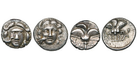 CARIE, MYLASA, lot de 2 drachmes, imitations des monnaies de Rhodes, au droit t. d'Hélios de f., un aigle devant la joue: 175-160 av. J.-C., R/ A-Π/I-...