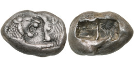 ROYAUME DE LYDIE, AR statère (2 sigloi), vers 550-520 av. J.-C. D/ Protomes affrontés d'un lion et d'un taureau. R/ Deux carrés creux. Carradice 2; SN...