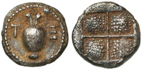 MACEDOINE, TERONE, AR hémiobole, 5e s. av. J.-C. D/ Oinochoé avec anse à d. et bec verseur à g., entre T-E. R/ Carré creux quadriparti. SNG ANS 755. 0...