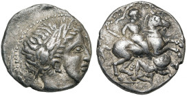 ROYAUME DE PEONIE, Patraos (340-315), AR tétradrachme. D/ T. l. d'Apollon à d. R/ Cavalier coiffé d'un casque avec une haute crête, terrassant de sa l...