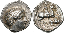ROYAUME DE PEONIE, Patraos (340-315), AR tétradrachme. D/ T. l. d'Apollon à d. R/ Cavalier coiffé d'un casque avec une haute crête, terrassant de sa l...