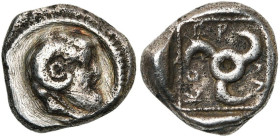 DYNASTES DE LYCIE, Kuprilli, AR tétrobole, vers 460-420 av. J.-C. D/ T. barbue et cornue de Zeus Amon à d. R/ ΚΟ-Π-ΡΛΛ-Ε Triskèle dans un carré incus....