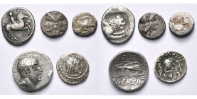 lot de 5 fractions: Royaume de Macédoine, Perdiccas II, tétrobole, Cavalier/Protome de lion (B à TB); Mysie, Lampsaque, diobole, T. fém. janiforme/T. ...