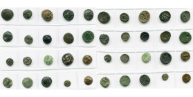 lot de 20 bronzes, dont: Royaume de Macédoine, Cassandre, T. d'Apollon/Trépied (2); T. d'Héraclès/Cavalier; Antigone Gonatas, T. d'Athéna/Pan (4); Phi...