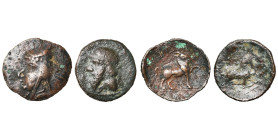 ROYAUME PARTHE, Mithradates Ier (171-138), lot de 2 chalques frappés à Hekatompylos: B. à g., coiffé du bashlik/Cheval; B. à g./Cheval. Sellwood 8/2 e...