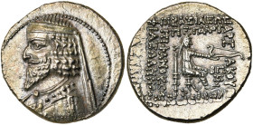 ROYAUME PARTHE, Phraates III (70-57), AR drachme, Suse. D/ B. diad. à g., portant un collier avec un médaillon. R/ Archer assis à d., ten. un arc. Sou...