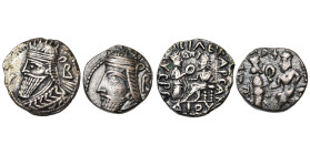 ROYAUME PARTHE, lot de 2 tétradrachmes frappés à Séleucie: Vologases IV (taches de vert-de-gris) et Vologases VI. Sellwood 84/47 et 88/3.

Beau à Tr...