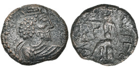 ROYAUME DE CHARACENE, Abinergaios II (?), AE tétradrachme. D/ B. diad., dr. à d. R/ Héraclès nu, diad., assis sur un rocher à d., ten. une massue. Au-...
