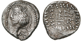 SAKARAUKAE OU INDO-PARTHES, roi incertain, AR drachme, 1er s. av. J.-C., Alexandreia Arion (?). Imitation des drachmes de Vardanes Ier. D/ B. diad. à ...